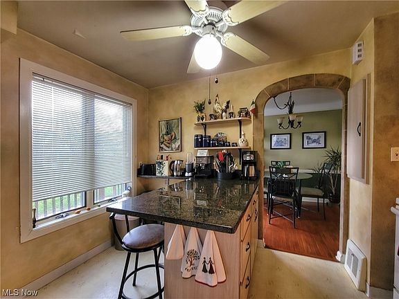 2nd image of 1398 Parkview Dr