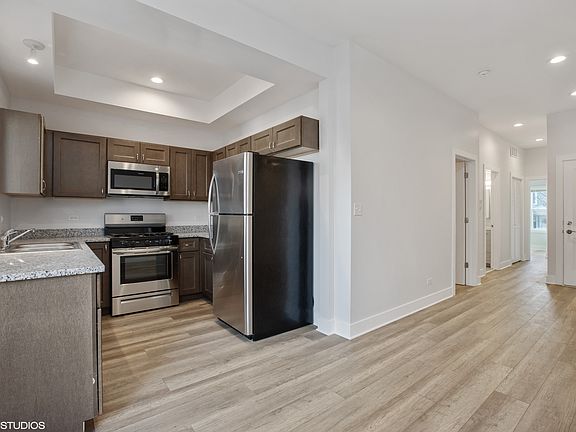 3rd image of 3143 N Monticello Ave