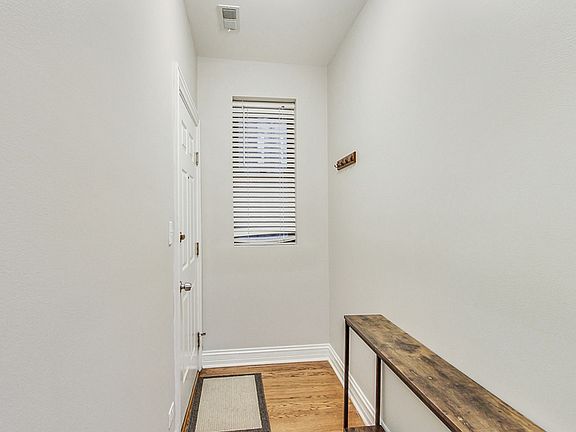 4th image of 2218 W Thome Ave APT 2N