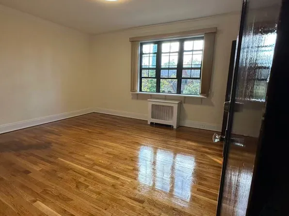 29-27 164th Street image 7 of 9