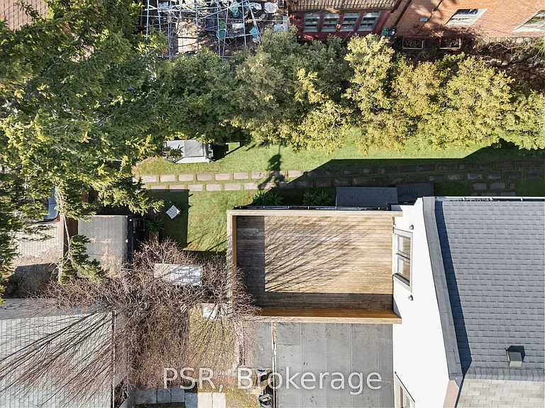126 Dovercourt Rd — Photo 40