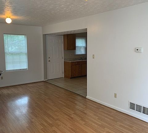 2nd image of 423 Hawkins Ave