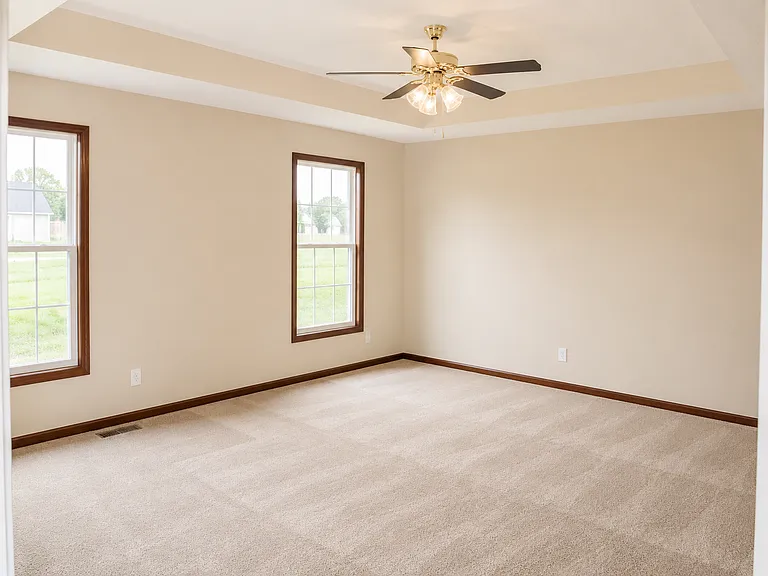 803 SW Bishop Dr — Photo 2