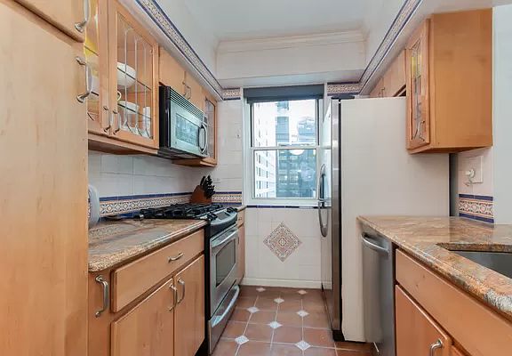 3rd image of 100 W 57th St #19N