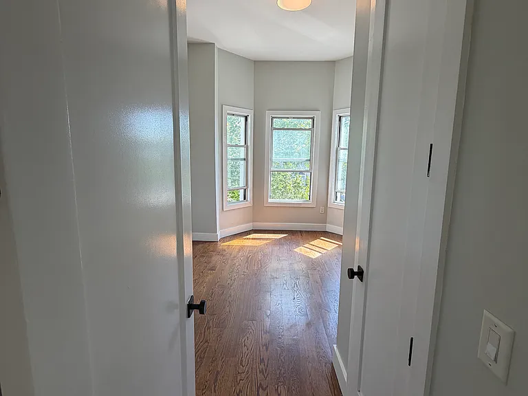 112 Duncan Ave #3A — Photo 9
