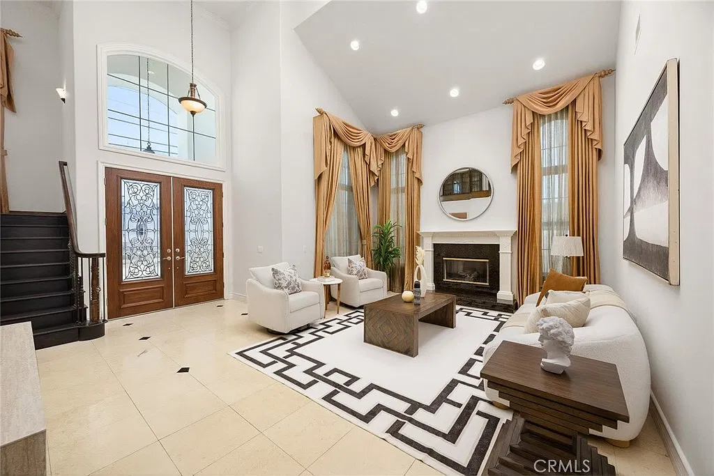 4 bed, 2808 sqft, $6,250 — Photo 4