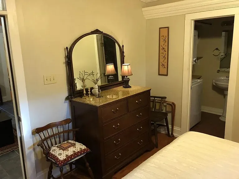 824 University Ave — Photo 14