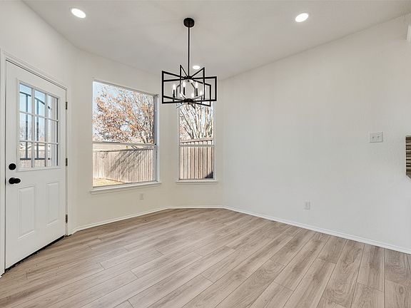 5th image of 5828 Pine Ridge Blvd