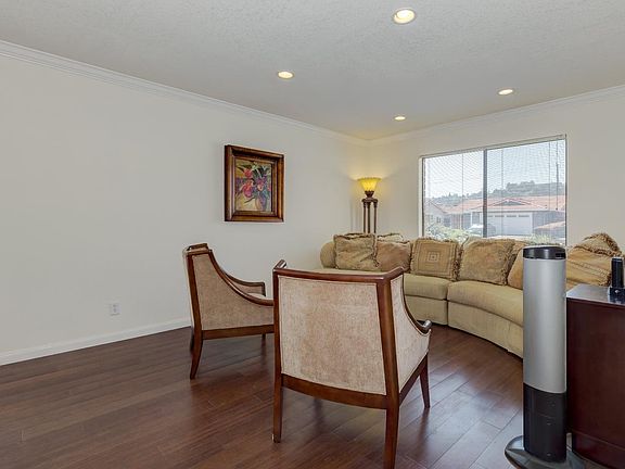 3rd image of 215 Rosilie St