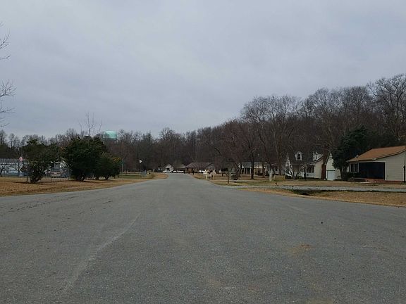 5th image of 205 Valley Wood Dr