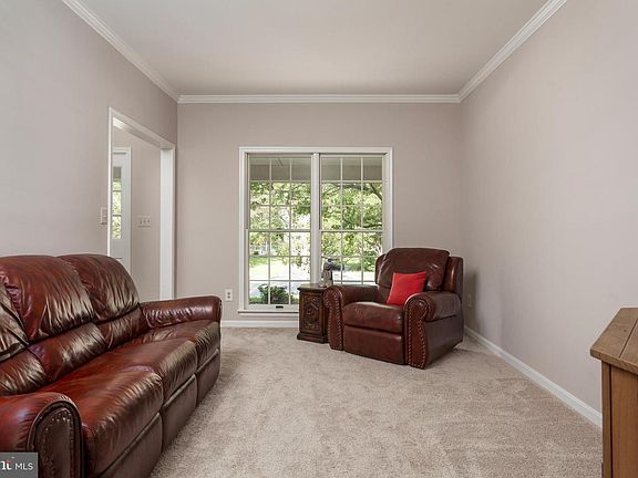 5th image of 1302 Cheshire Ln