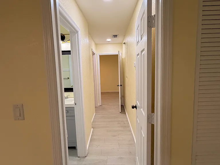 305 W Country Club Dr — Photo 10