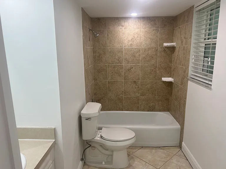 1964 Alamanda Dr #5 — Photo 9
