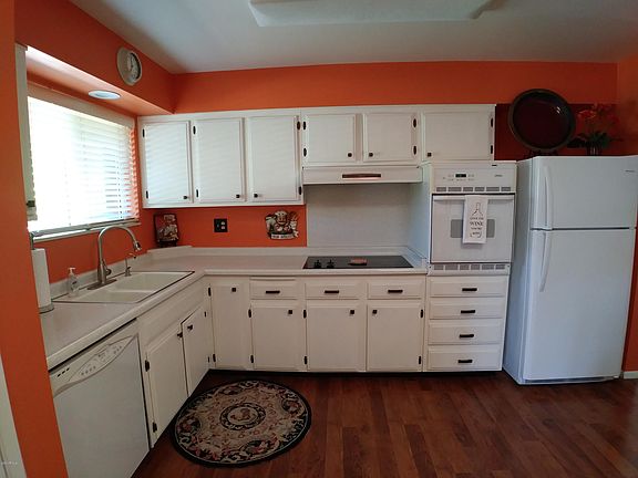3rd image of 10746 W Roundelay Cir