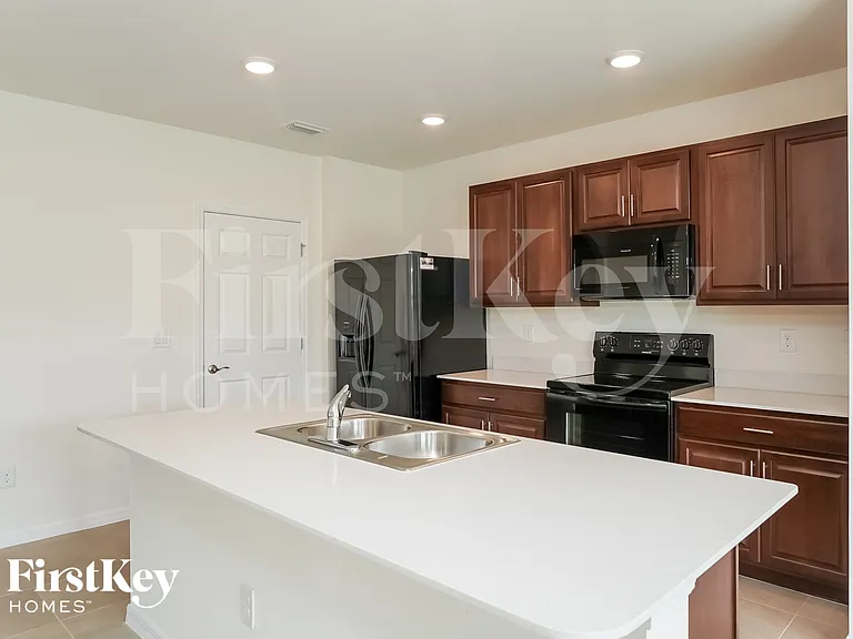 1622 SW 27th St — Photo 6