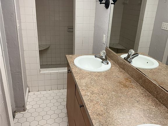 5th image of 3955 Seminole Ave