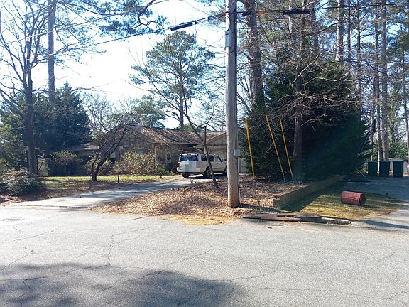 2nd image of 1912 Briarmill Rd
