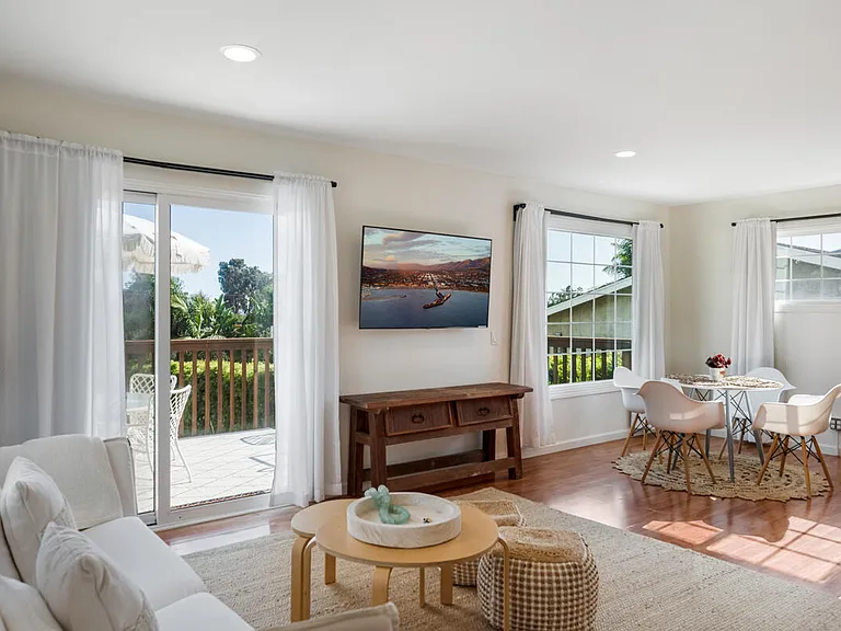 3175 Serena Ave #B — Photo 11