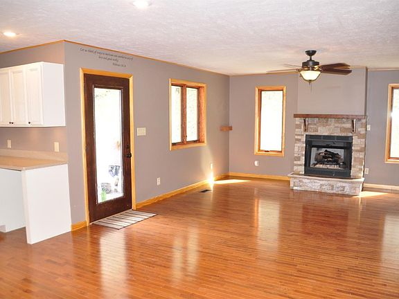 5th image of 11 Virginia Ln