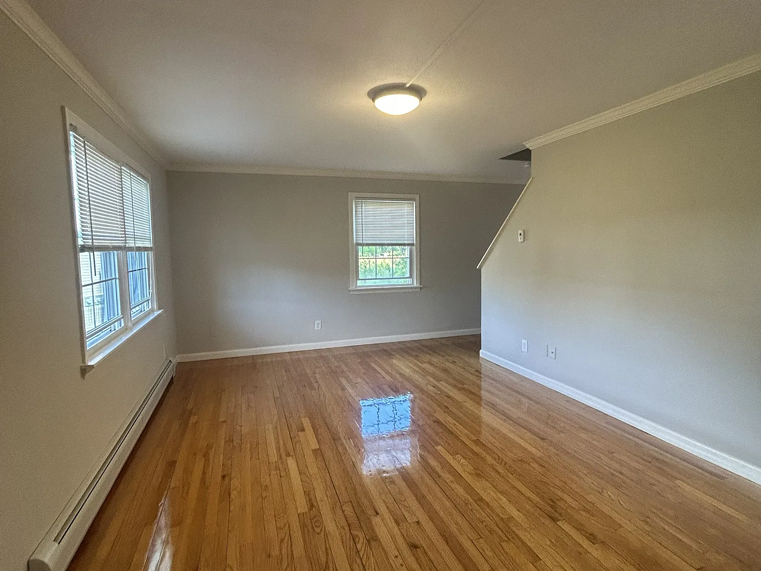 4 bed, 1.5 bath, 1620 sqft, $3,200 — Photo 2