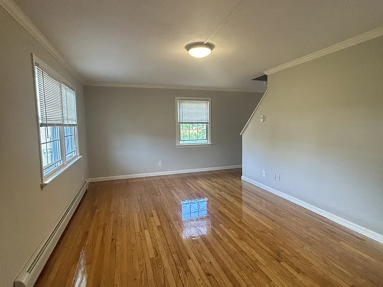 34 Hobart Ln #34 — Photo 1