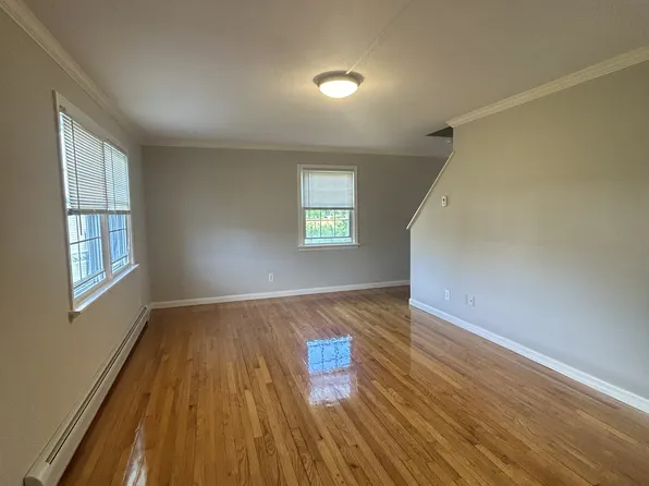 34 Hobart Ln, Amherst, MA