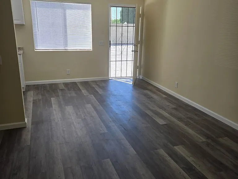 2435 W Avenue 33 — Photo 2
