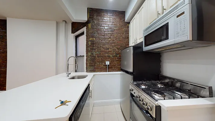 Rented by Bond New York | media 23