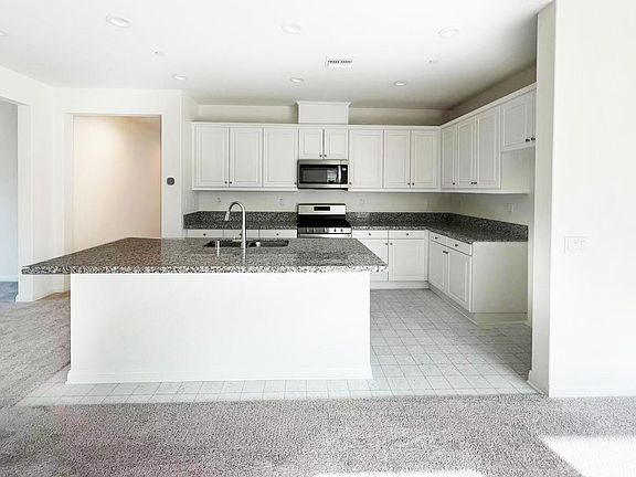 4th image of 3318 Myrtle Dr