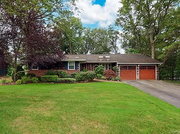 39 Harvard Drive, Woodbury, NY 11797