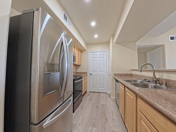 4th image of 8000 W Badura Ave #2154