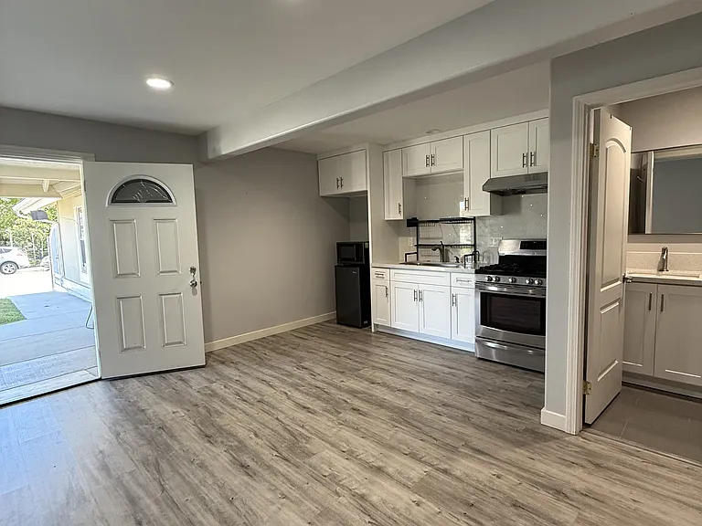 15831 Bristol Cir — Photo 3