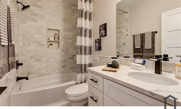 5 bed, 1700 sqft, $5,200 — Photo 3