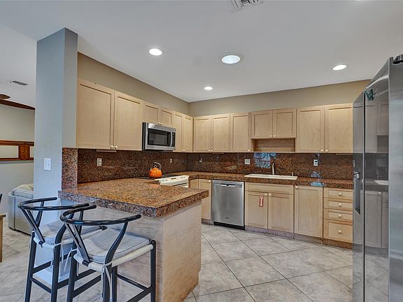 5th image of 1572 SW 30th Place