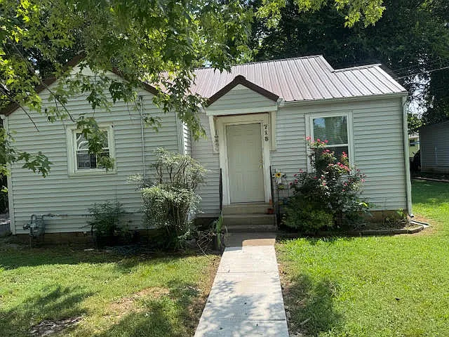 718 King Ave — Photo 1