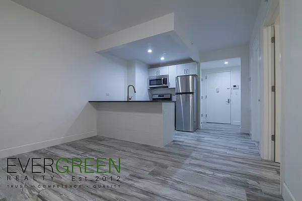 Rented by Evergreen Apartments BK | media 6