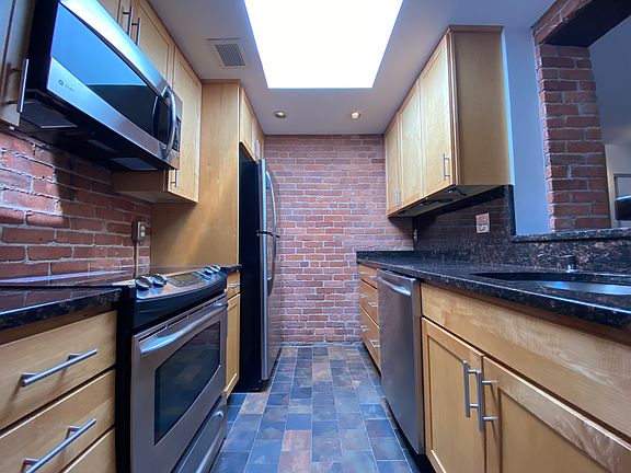 5th image of 79 Gainsborough St Unit 406