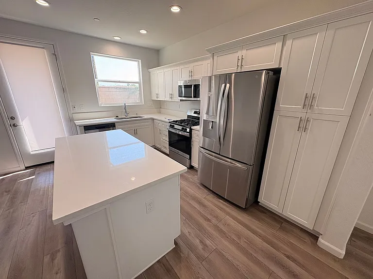 947 W Payson Ave — Photo 4