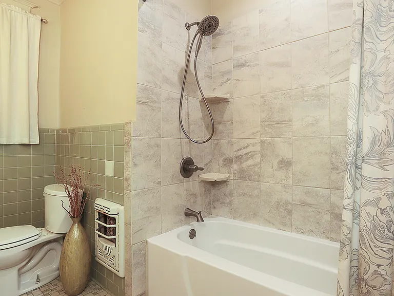 610 Avenue B — Photo 10