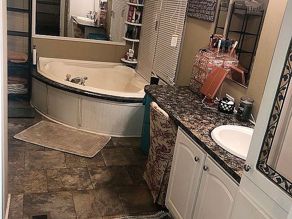 Master bathroom 