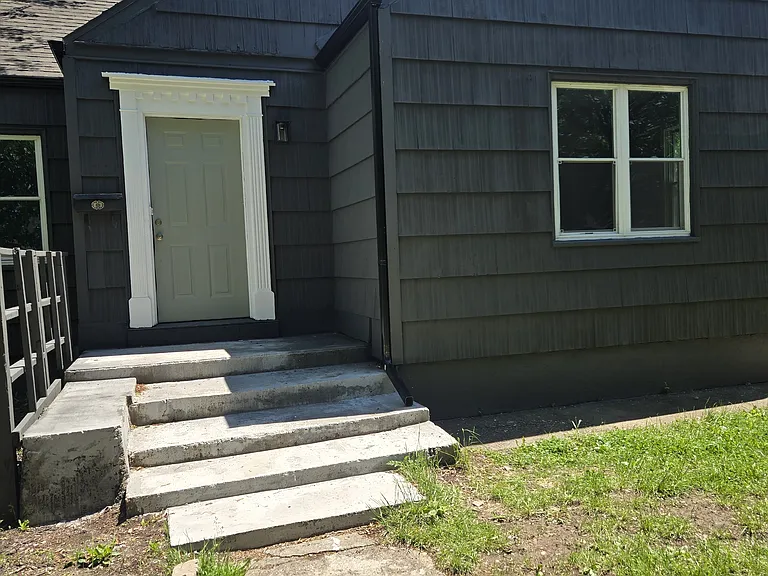1016 Cleo St — Photo 2
