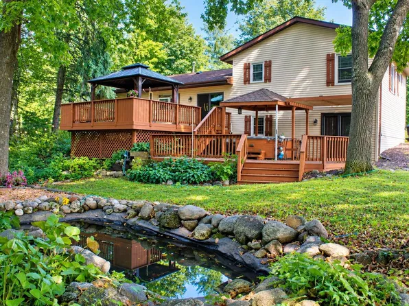 6905 Colt CIRCLE, West Bend, WI 53090