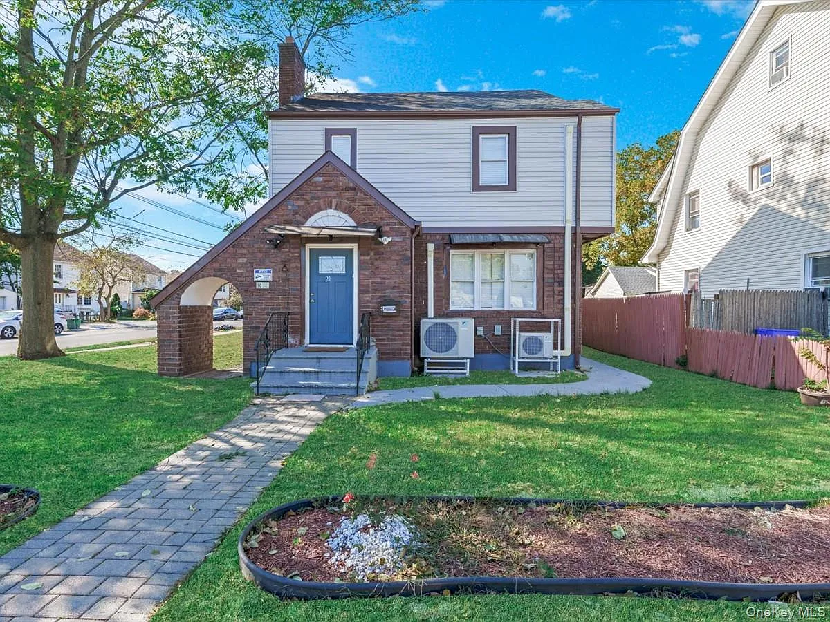 4 bed, 3.0 bath, 1342 sqft, $5,700 — Photo 1