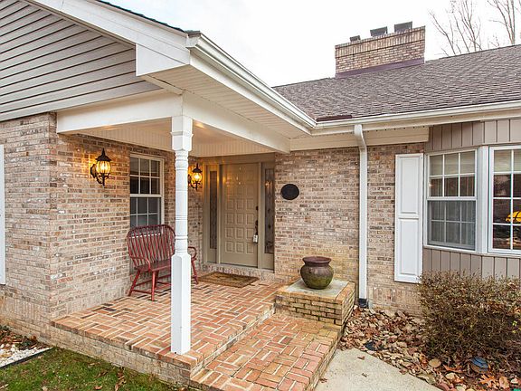4th image of 2230 E Cumming Woods Ln
