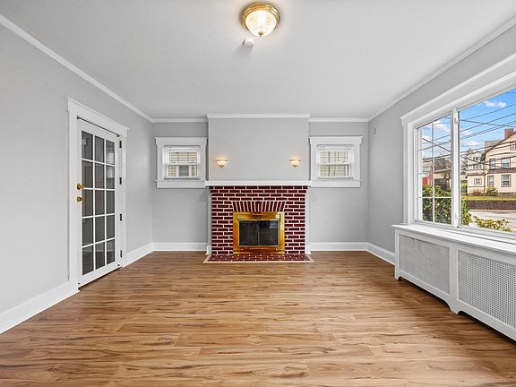 3rd image of 111 N Regent St Floor 1