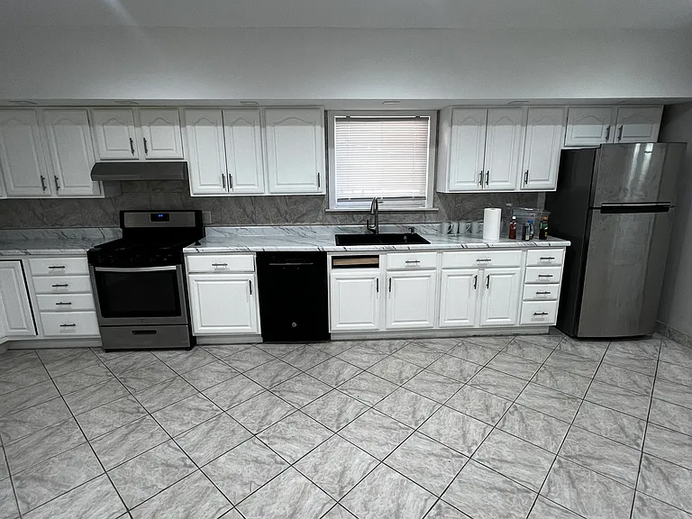 Edwards Pl — Photo 1