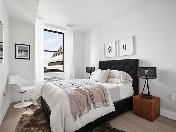 4th image of 70 Pine St APT 727