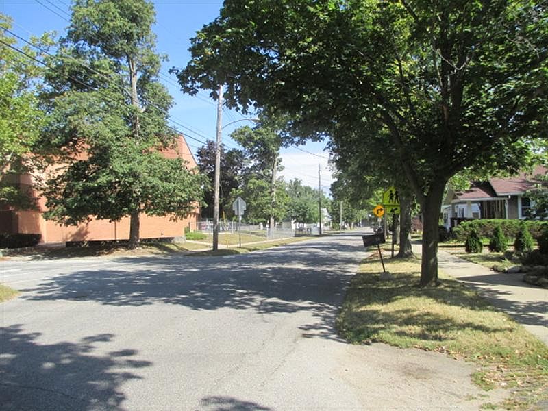 1st image of 320 Dewey Ave