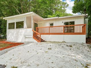 967 Lake Dr, Snellville, GA 30039
