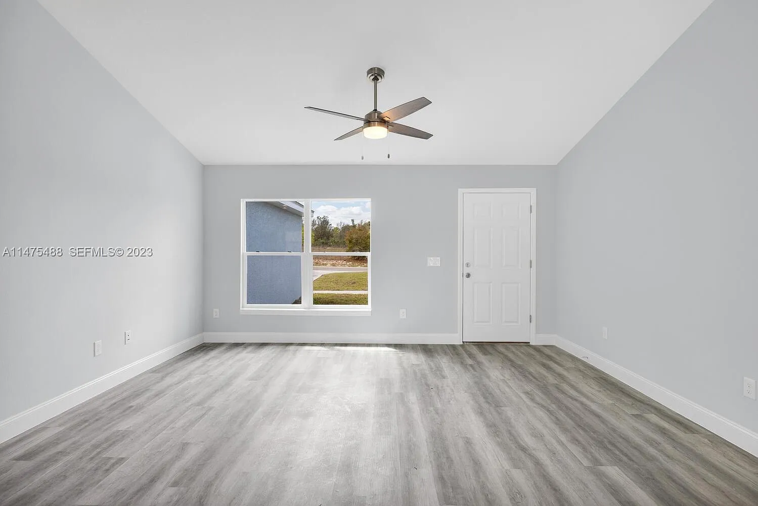 4671 SW 136th Pl — Photo 2